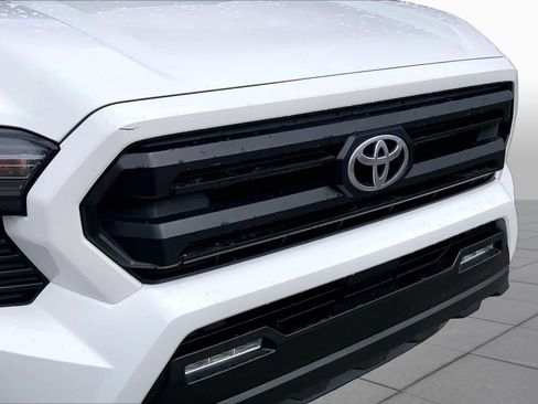 Used 2024 Toyota Tacoma SR5 AWD/4WD image 29