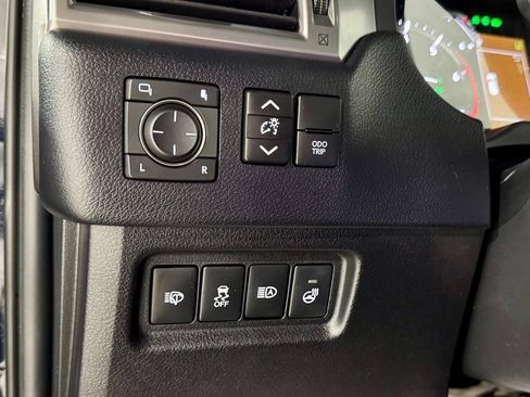 Used 2022 Lexus GX 460 Premium w/ Premium Plus Package image 15