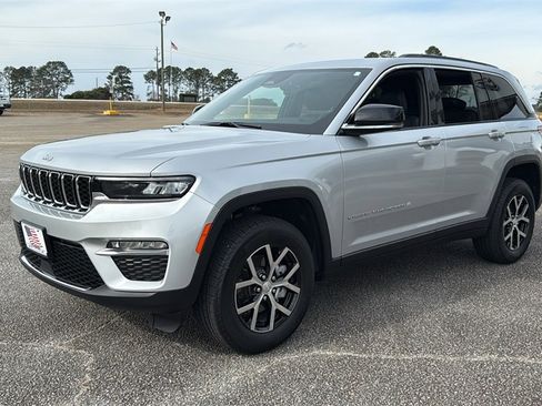 New 2025 Jeep Grand Cherokee Limited image 4