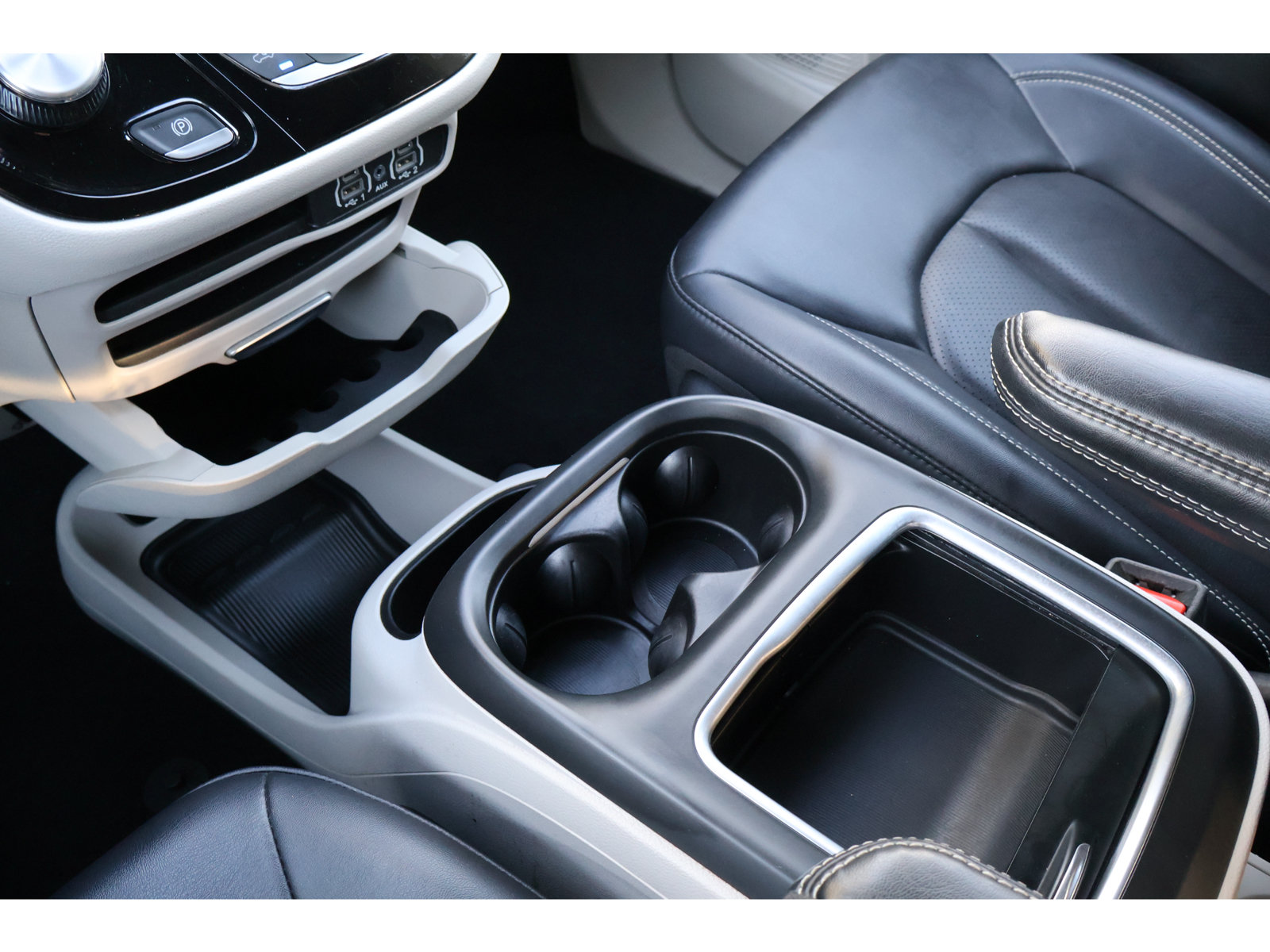 Used 2024 Chrysler Pacifica Touring-L FWD image 28