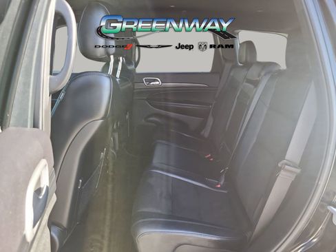 Used 2019 Jeep Grand Cherokee Laredo w/ Laredo X Package image 14