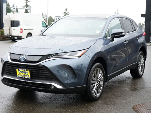 Used 2024 Toyota Venza XLE image 7