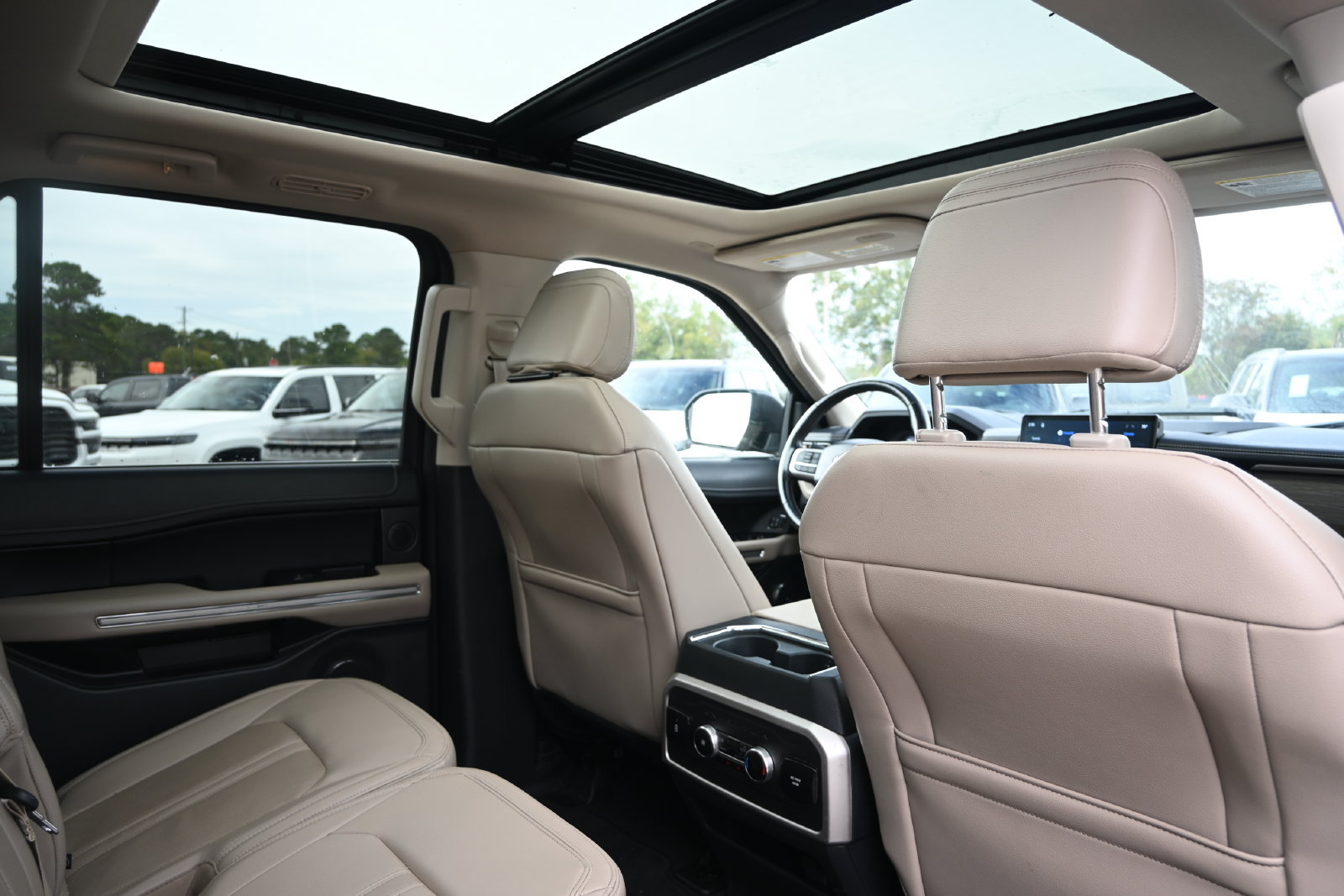 Used 2024 Ford Expedition Max Limited RWD image 32