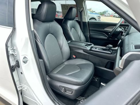 Used 2024 Toyota Grand Highlander AWD image 24