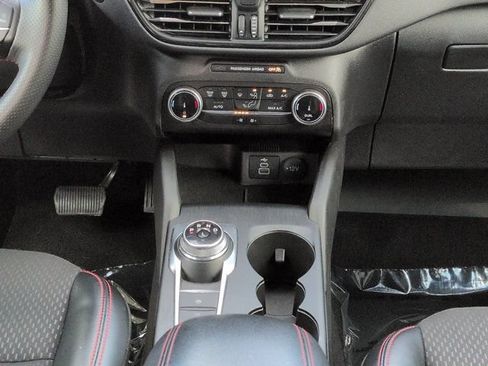 Used 2025 Ford Escape ST-Line FWD image 18