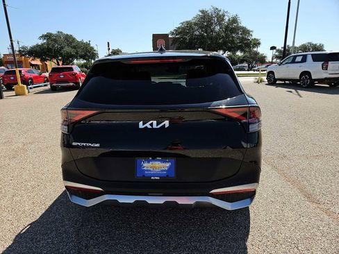 Used 2025 Kia Sportage LX FWD image 7