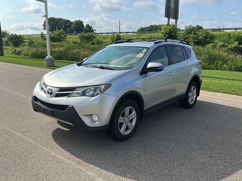 Used 2013 Toyota RAV4 XLE AWD/4WD image 7
