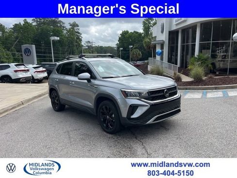 Used 2023 Volkswagen Taos SE w/ Panoramic Sunroof Package AWD/4WD image 1