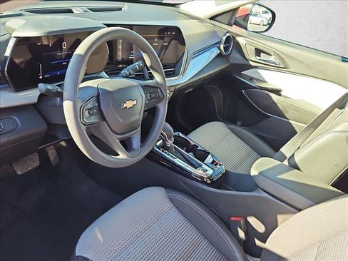 Used 2025 Chevrolet Trax LT FWD image 10