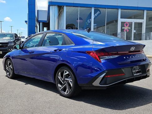Used 2025 Hyundai Elantra Limited FWD image 6