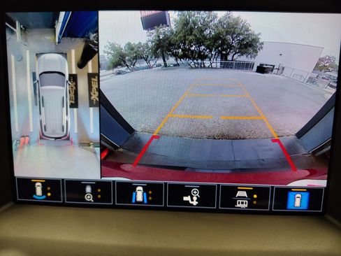 Used 2023 GMC Acadia AT4 w/ Technology Package image 19