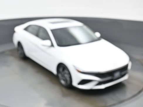 Certified 2025 Hyundai Elantra Limited image 40