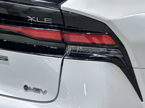 Used 2023 Toyota Prius XLE image 13