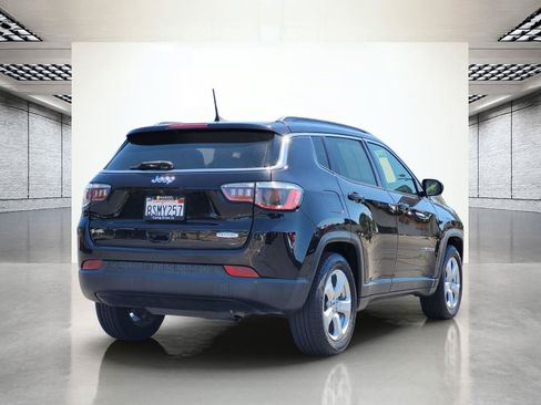 Used 2019 Jeep Compass Latitude w/ Popular Equipment Group FWD image 7