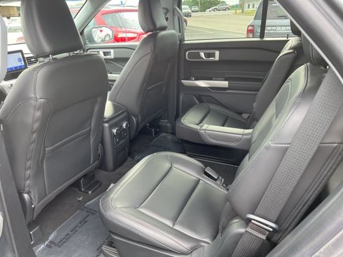 Used 2022 Ford Explorer XLT w/ Equipment Group 202A image 18