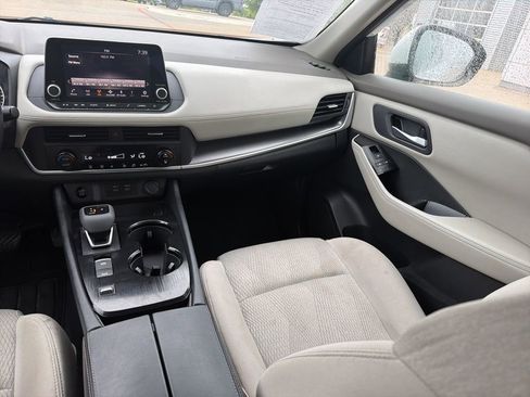 Used 2025 Nissan Rogue SV FWD image 18