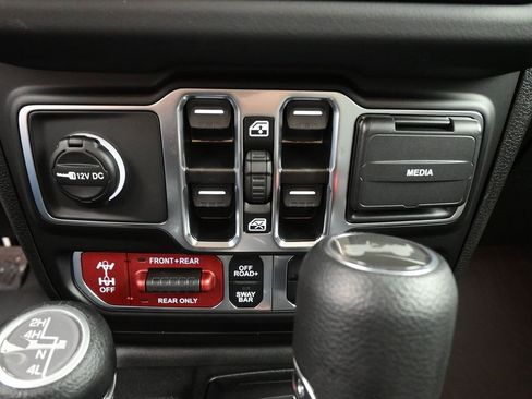 New 2025 Jeep Wrangler Unlimited Rubicon w/ Technology Group image 32