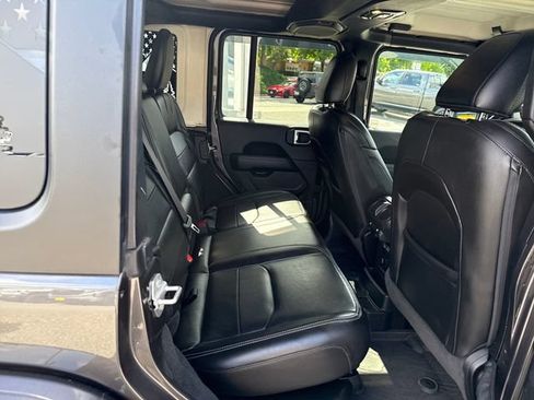 Used 2022 Jeep Wrangler Unlimited Sahara w/ Cold Weather Group AWD/4WD image 10