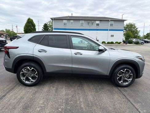 Used 2024 Chevrolet Trax LT w/ Driver Confidence Package FWD image 6