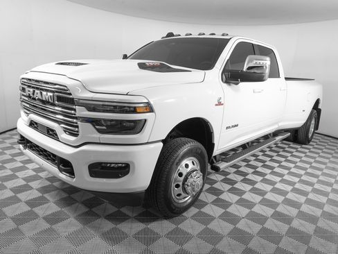 Used 2025 RAM 3500 Laramie w/ Sport Appearance Package image 9