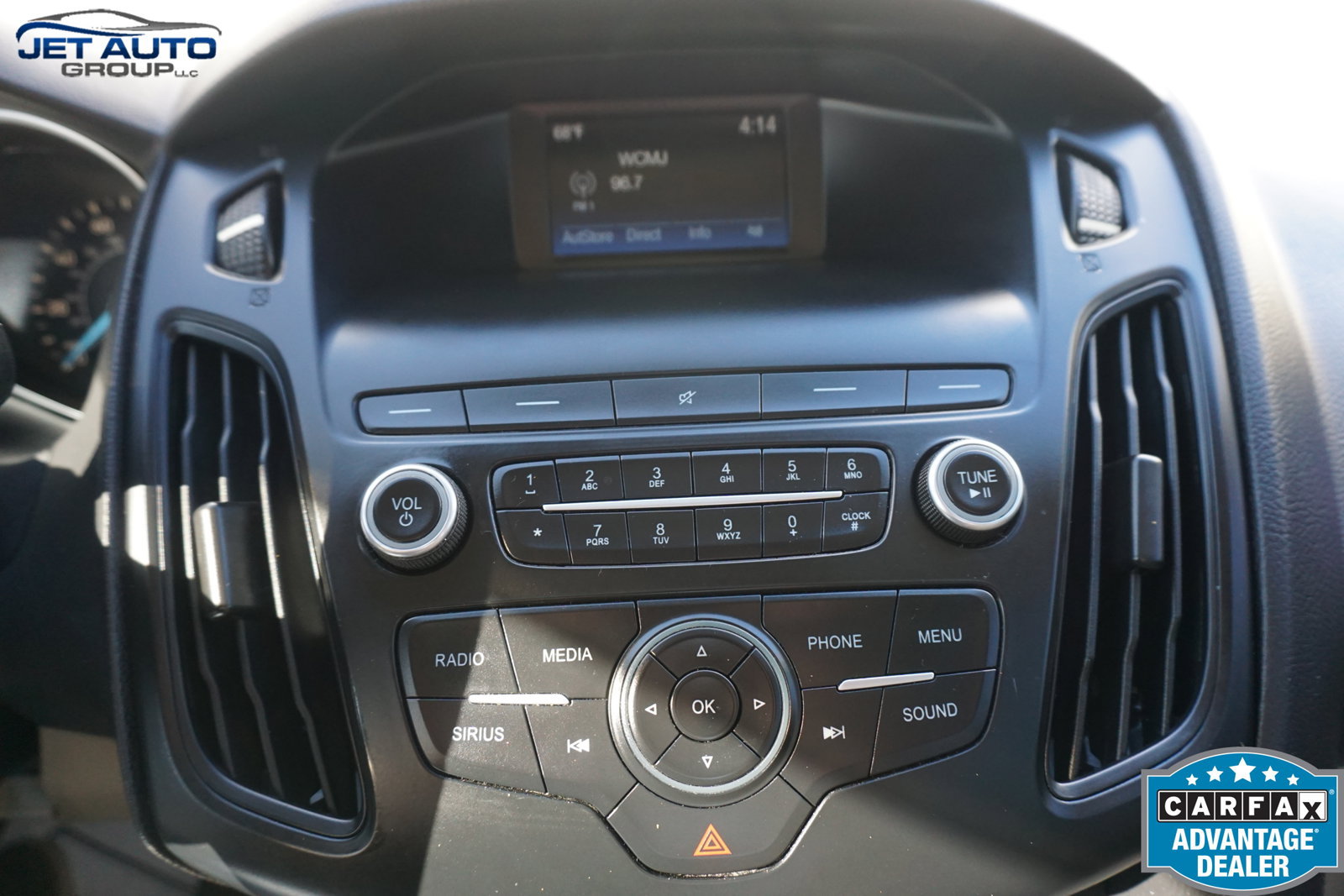 Used 2018 Ford Focus SE w/ SE Appearance Package FWD image 28