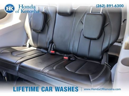 Used 2024 Chrysler Pacifica Touring-L FWD image 12