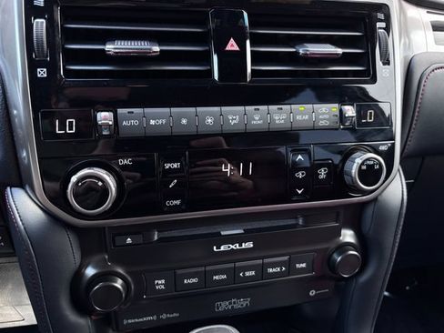 Used 2023 Lexus GX 460 Luxury w/ Sport Design Package AWD/4WD image 19