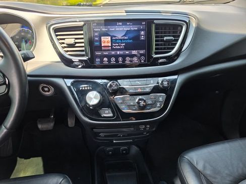 Used 2018 Chrysler Pacifica Touring-L Plus w/ S Appearance Package FWD image 38