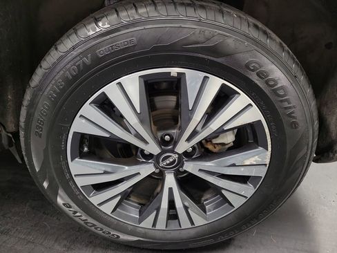 Used 2023 Nissan Rogue SV image 10