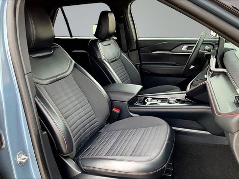 Certified 2025 Ford Explorer ST-Line image 28