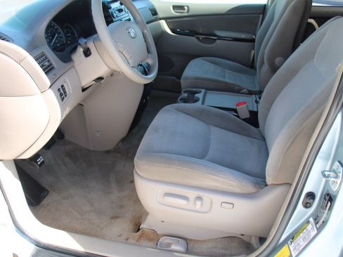 Used 2005 Toyota Sienna LE w/ LE Pkg 4 FWD image 10
