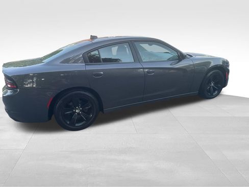 Used 2017 Dodge Charger SXT RWD image 33
