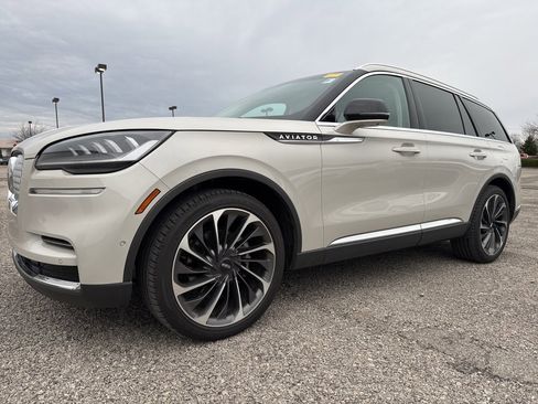 Used 2023 Lincoln Aviator Reserve w/ Equipment Group 201A image 2