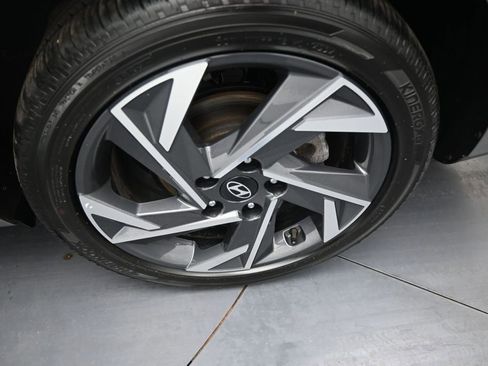 Used 2025 Hyundai Elantra SEL FWD image 38