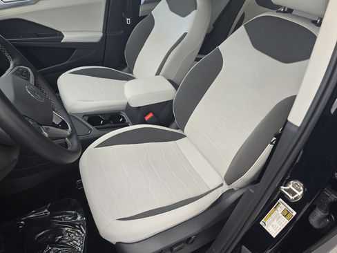 Certified 2025 Volkswagen Taos SE FWD image 14