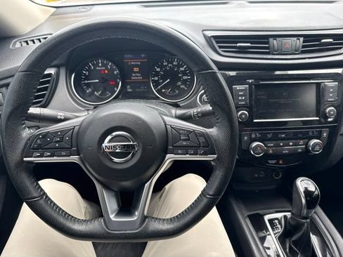 Used 2020 Nissan Rogue SV FWD image 12