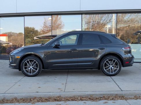 New 2026 Porsche Macan image 2