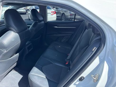 Used 2019 Toyota Camry SE FWD image 11
