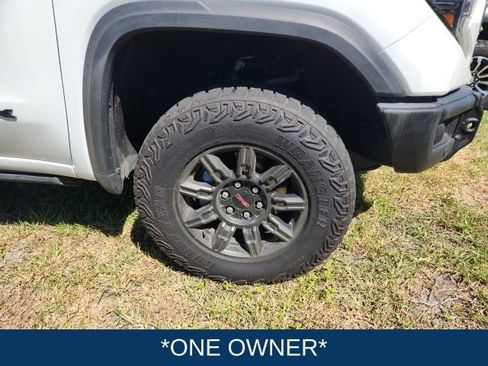 Used 2024 GMC Sierra 1500 AT4X image 3