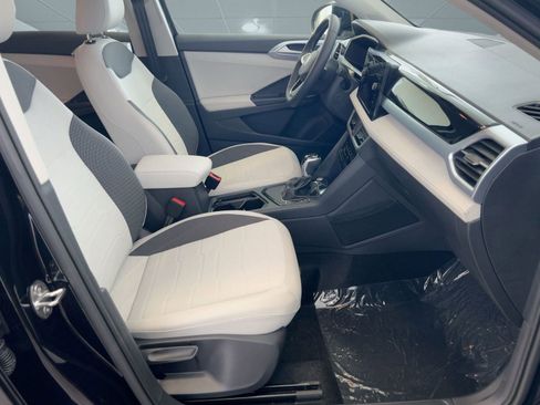 New 2026 Volkswagen Taos SE image 29