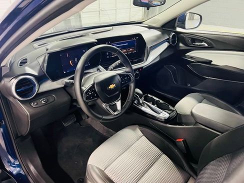 Used 2024 Chevrolet Trax LT w/ Driver Confidence Package FWD image 20