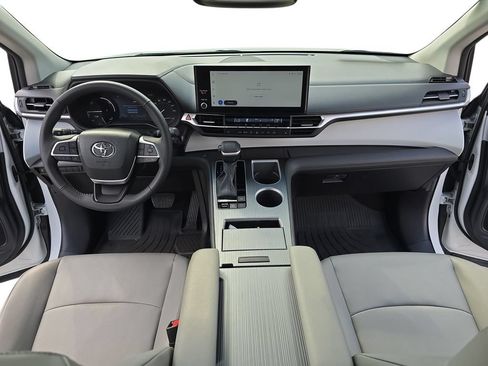 Certified 2025 Toyota Sienna XLE AWD/4WD image 13