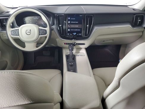 Used 2018 Volvo XC60 T5 Momentum w/ Vision Package image 17