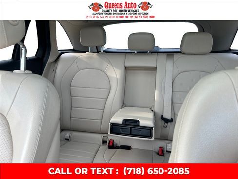 Used 2019 Mercedes-Benz GLC 300 4MATIC w/ Premium Package image 16