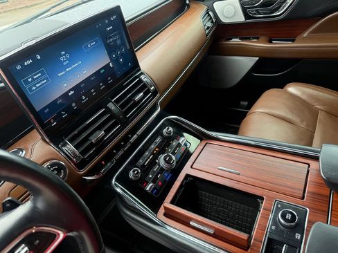 Certified 2024 Lincoln Navigator L Reserve AWD/4WD image 18