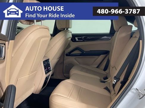 Used 2020 Porsche Cayenne S image 15