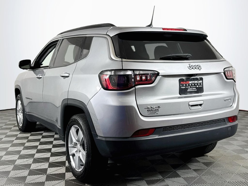 Used 2022 Jeep Compass Latitude w/ Sun and Sound Group AWD/4WD image 5