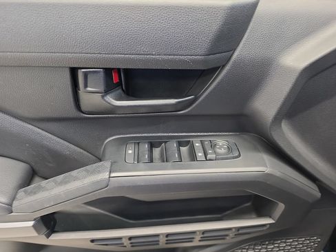 Used 2025 Toyota Tacoma SR5 AWD/4WD image 16
