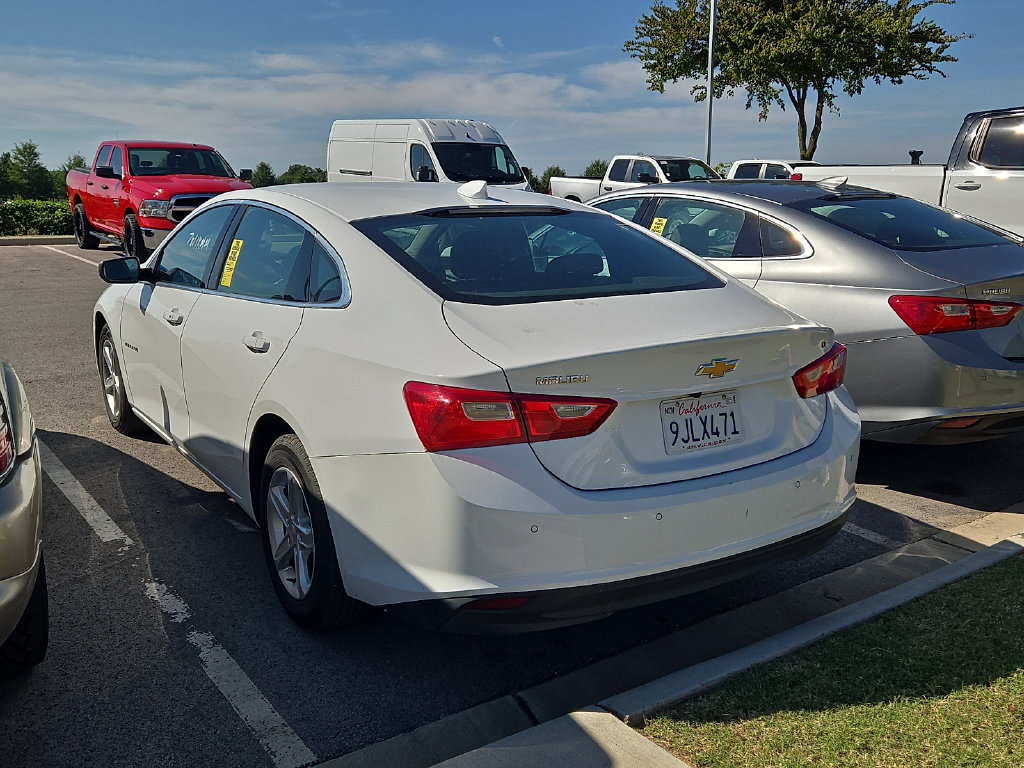 Used 2024 Chevrolet Malibu LT FWD image 2