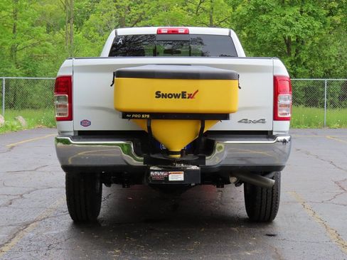 New 2024 RAM 2500 Tradesman w/ Chrome Appearance Group AWD/4WD image 16